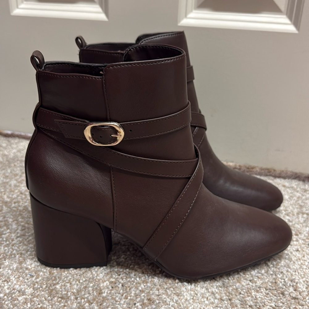 Women’s ankle boot Kelli and Katie Brown size 9